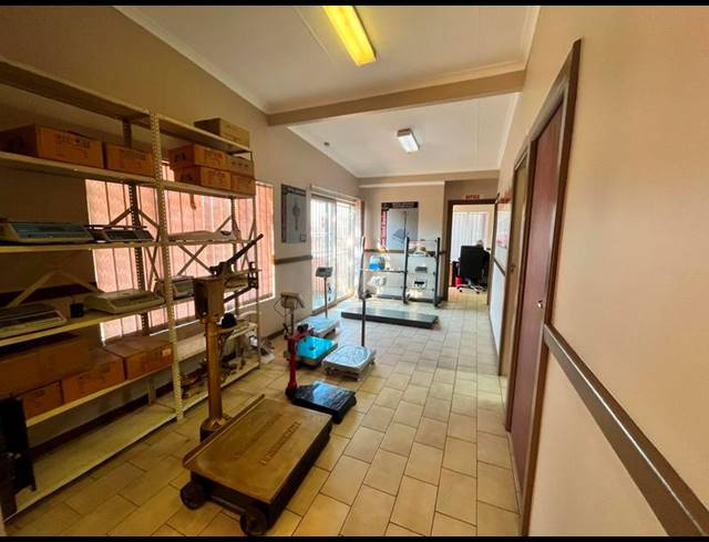 BUSINESS FOR SALE IN SPRINGS CENTRAL